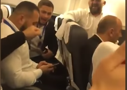 ბორჯღალოსნებმა რუსეთთან გამარჯვება თვითმფრინავში სიმღერით აღნიშნეს (ვიდეო) 11