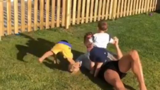რონალდუ შვილებთან ერთად თამაშობს (ვიდეო) 9