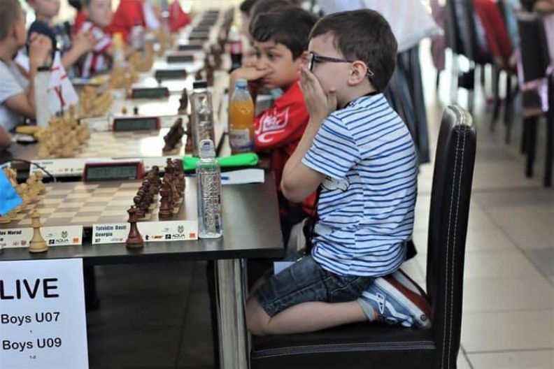 6 წლის დავით  თათვიძე ჭადრაკში ევროპის ჩემპიონი გახდა!