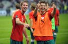 Belarus’ midfielder Aleksander Hleb (L)