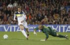 266916-chelseas-fernando-torres-shoots-to-score-past-barcelonas-goalkeeper-vi