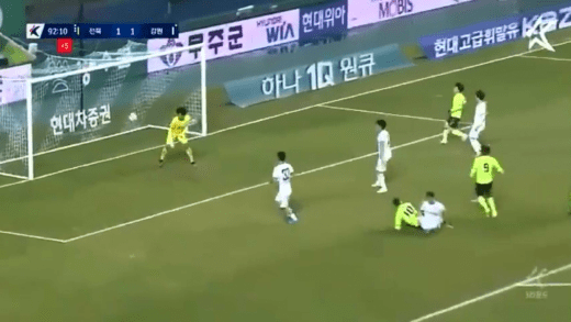 მეკარის კურიოზული შეცდომა სამხრეთ კორეის ჩემპიონატში (ვიდეო) 3