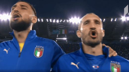 ჩვეულ სტილში: იტალიის ნაკრებმა ეროვნული ჰიმნი ძალიან ემოციურად შეასრულა (ვიდეო) 11