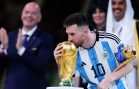 221218143136-lionel-messi-world-cup-trophy-kiss-121822-sixteen_nine
